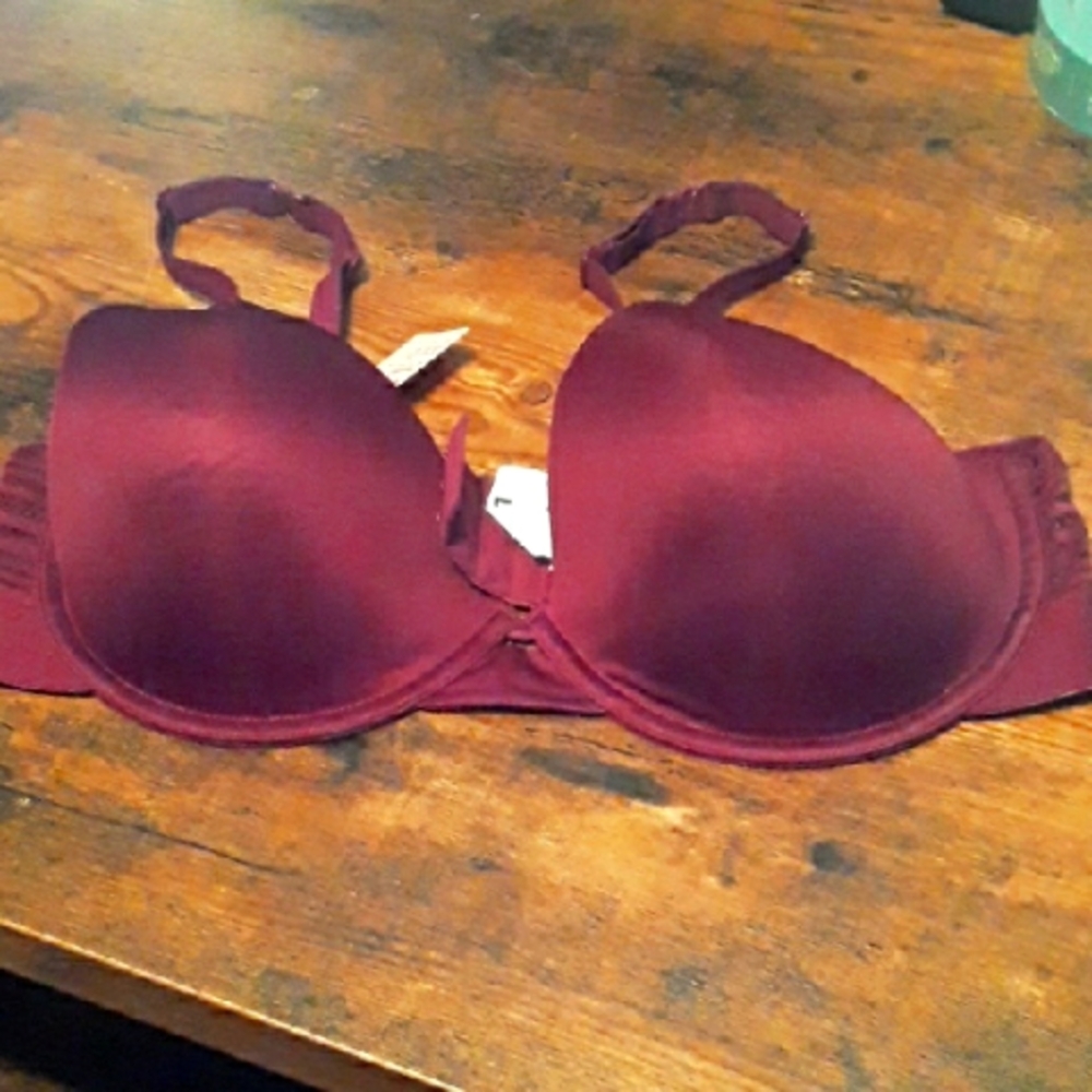 NWOT 38D Gorgeous Maidenform Burgundy Padded underwire Bra